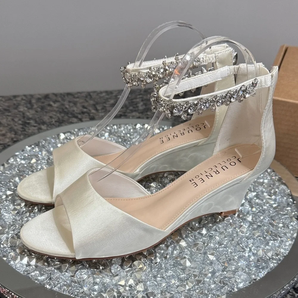 Journee Collection Ivory Wedge satin Sandals with Crystal Strap NEW 8.5